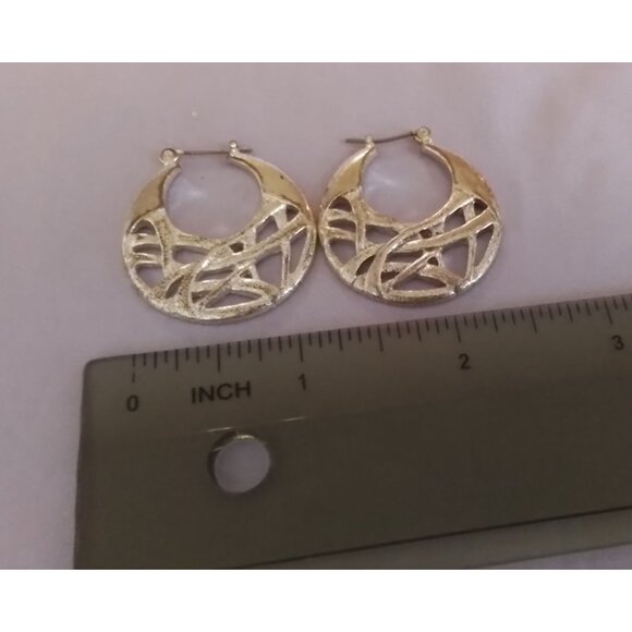 Vintage  Silver Tone Hoop Earrings With Artistic Swirl Design - Picture 2 of 3